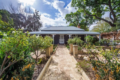 Perfect Location for Leisure or Business - Right in the main street