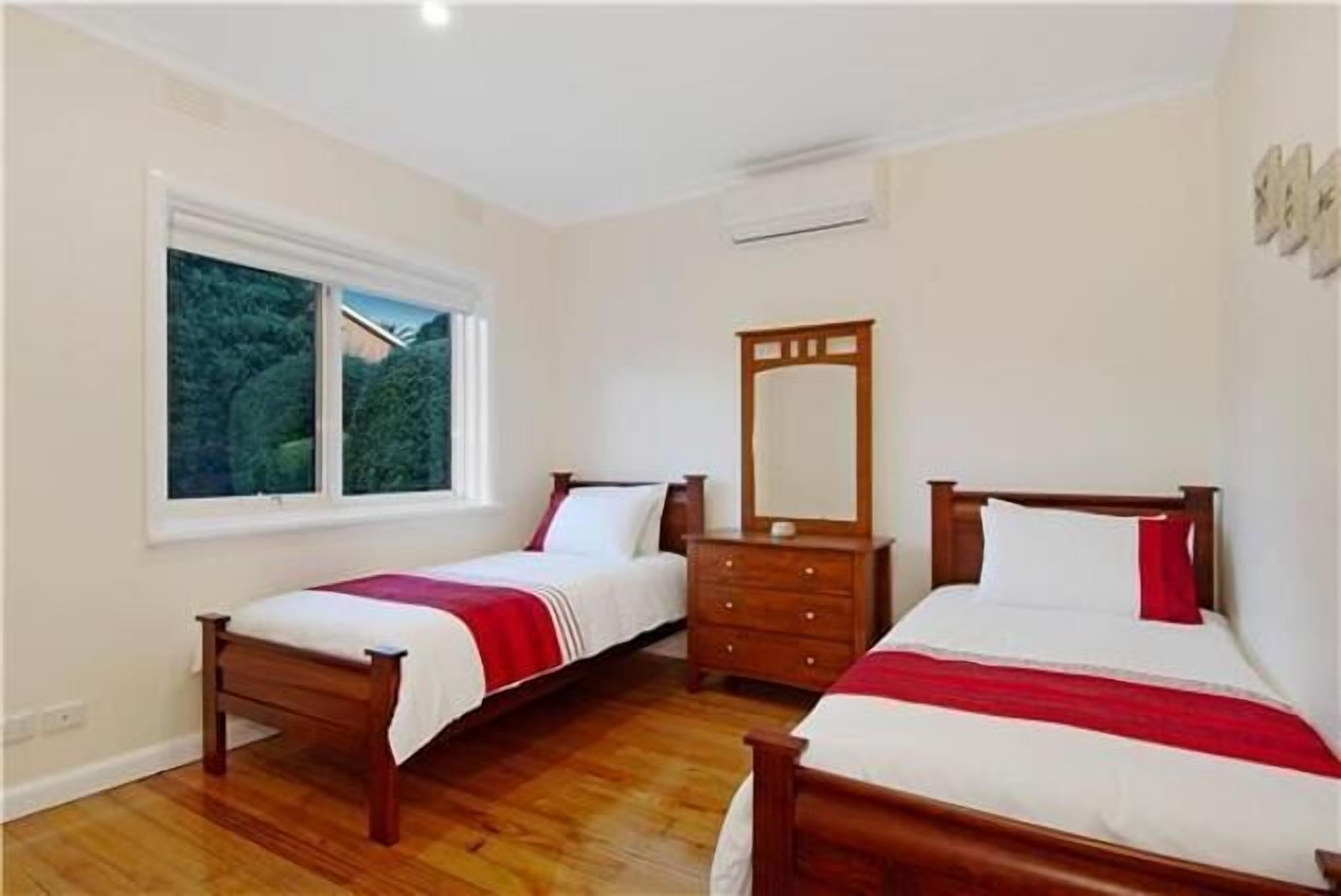 Lithgow Villa Unit Blackburn — image 4