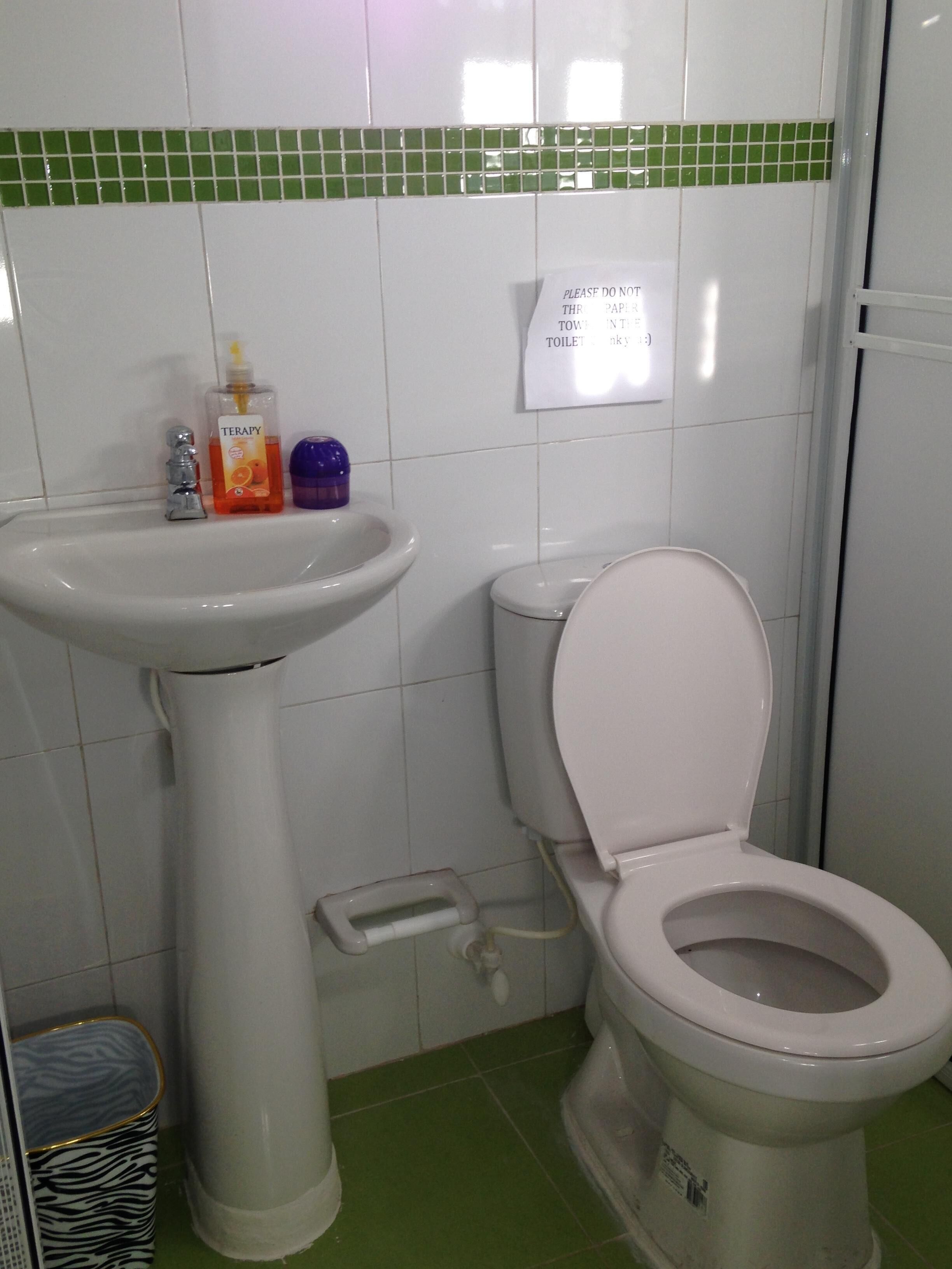 Cozy apartment 5 mins to the old city and airport.