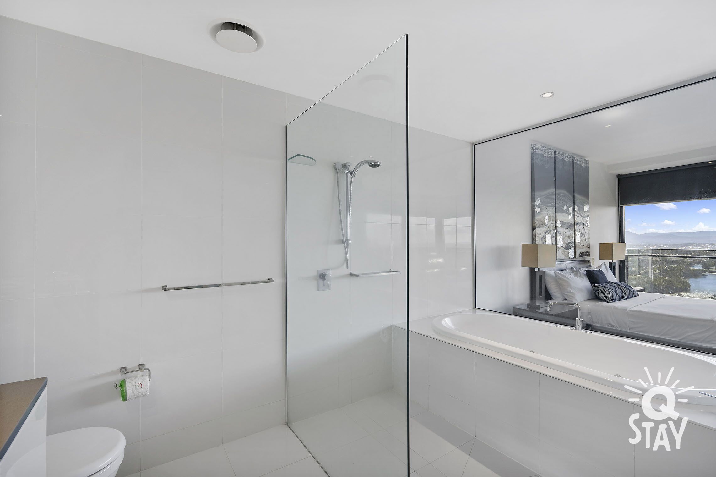 Circle on Cavill – 1 Bed + study — Q Stay — image 10