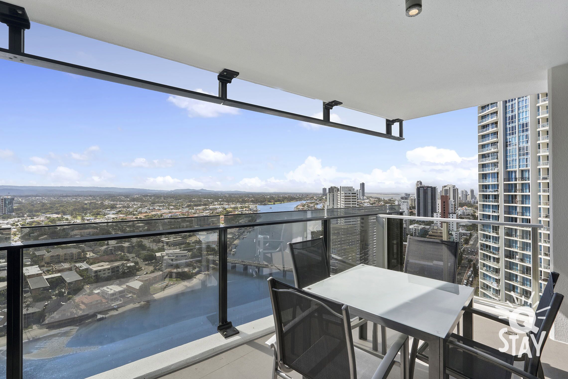 Circle on Cavill – 1 Bed + study — Q Stay — image 14