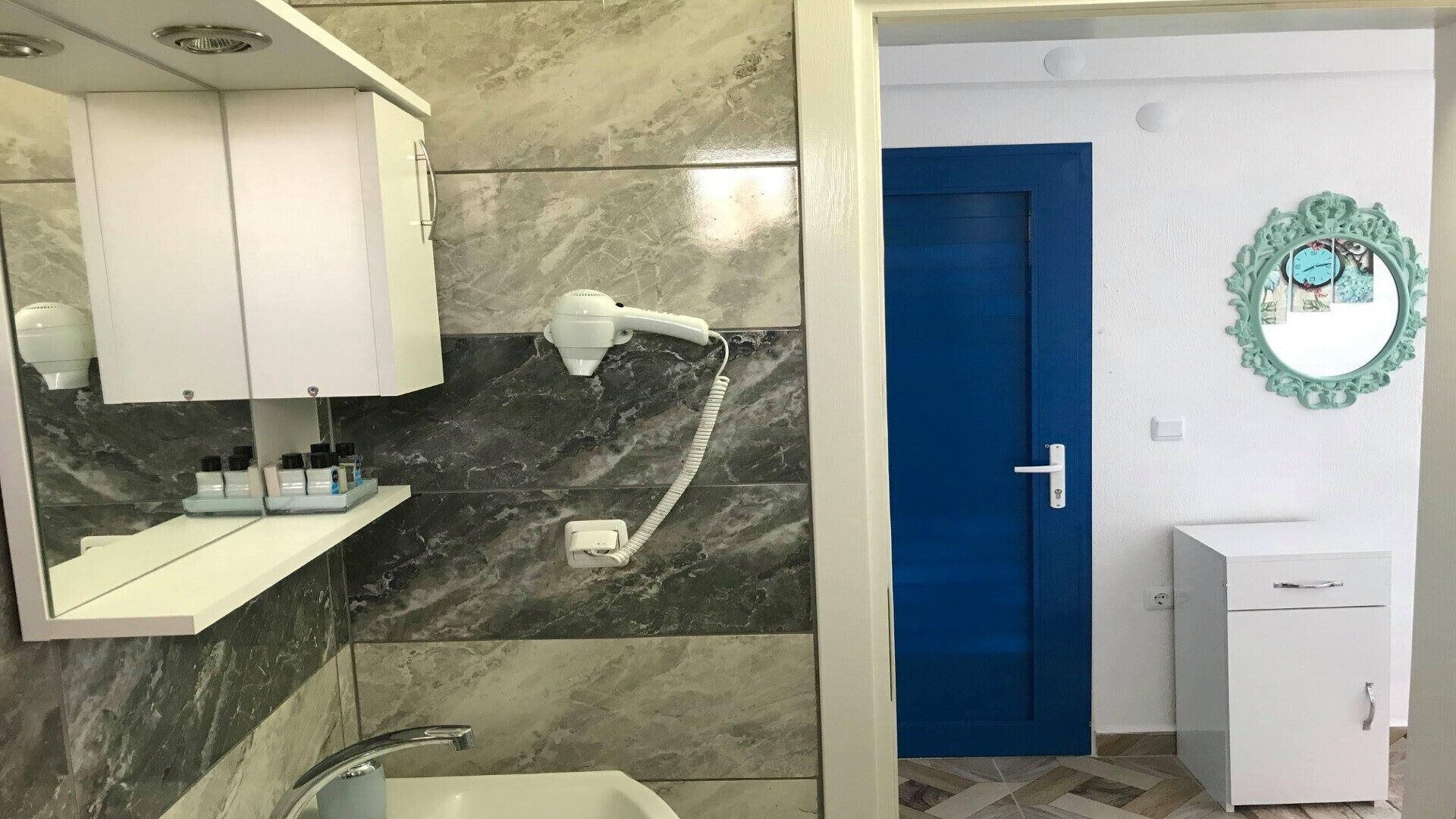 Mavi Restaurant & Bistro Poolside Room 1