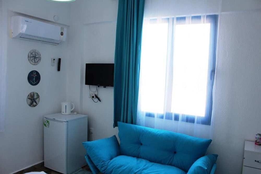 Mavi Restaurant & Bistro Poolside Room 1