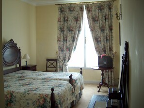 14 chambres, accès Internet, draps fournis