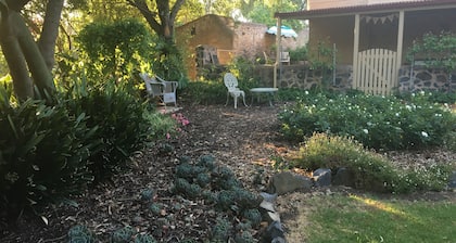 Ideal location to explore historic Strathalbyn, Wineries, good food and scenery