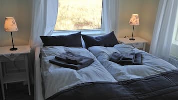 2 bedrooms, iron/ironing board, WiFi, bed sheets