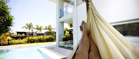 Utendørsbasseng og et oppvarmet basseng