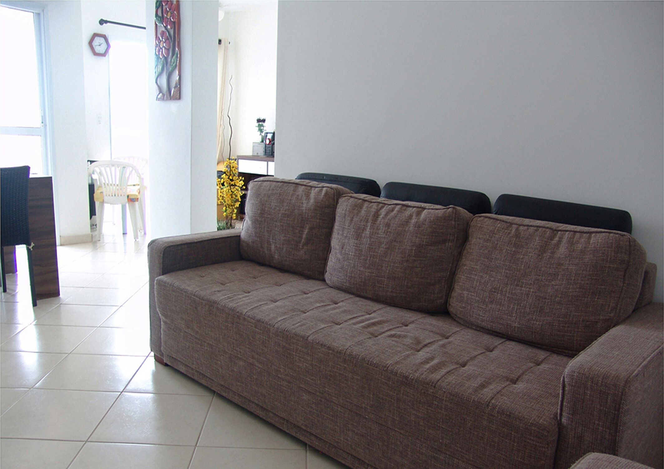 Apartment 50 m from the beach, 4th floor, with sea and mountain views.