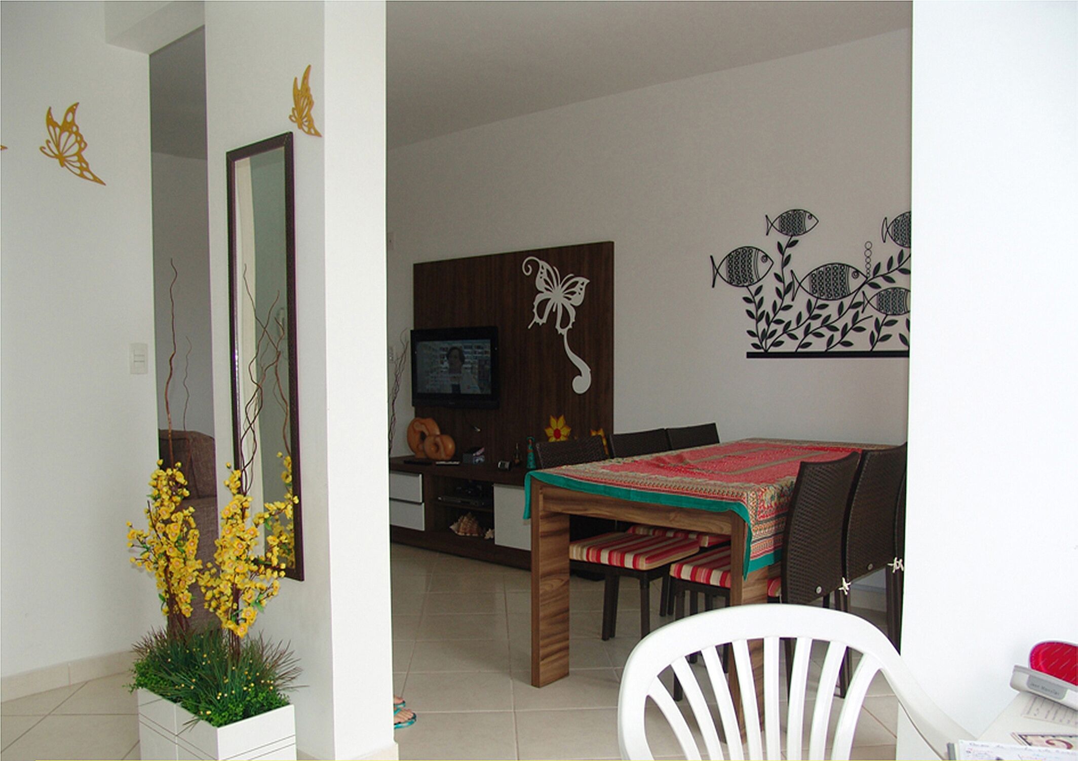 Apartment 50 m from the beach, 4th floor, with sea and mountain views.