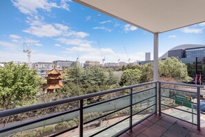 المنطقة المحيطة بالمنشأة