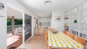 Outdoor dining - Seas The Day - Great Family Unit (Avoca Beach)