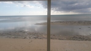 Sun loungers, beach towels - Quiet Beach Location (Adelaide Village)
