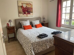 3 bedrooms, iron/ironing board, travel cot, free WiFi