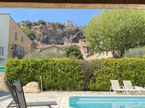 Provence-Cotignac 3 Bd- 1 full bath Villa Private Pool in Village Center.