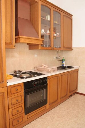 Refrigerador, horno, parrilla de estufa y lavavajillas 