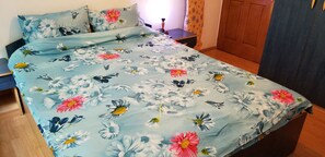 2 bedrooms, iron/ironing board, WiFi, bed sheets - Eurobuc South apartment (Sector 4)