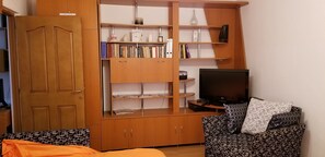 TV, books, video library, stereo - Eurobuc South apartment (Sector 4)