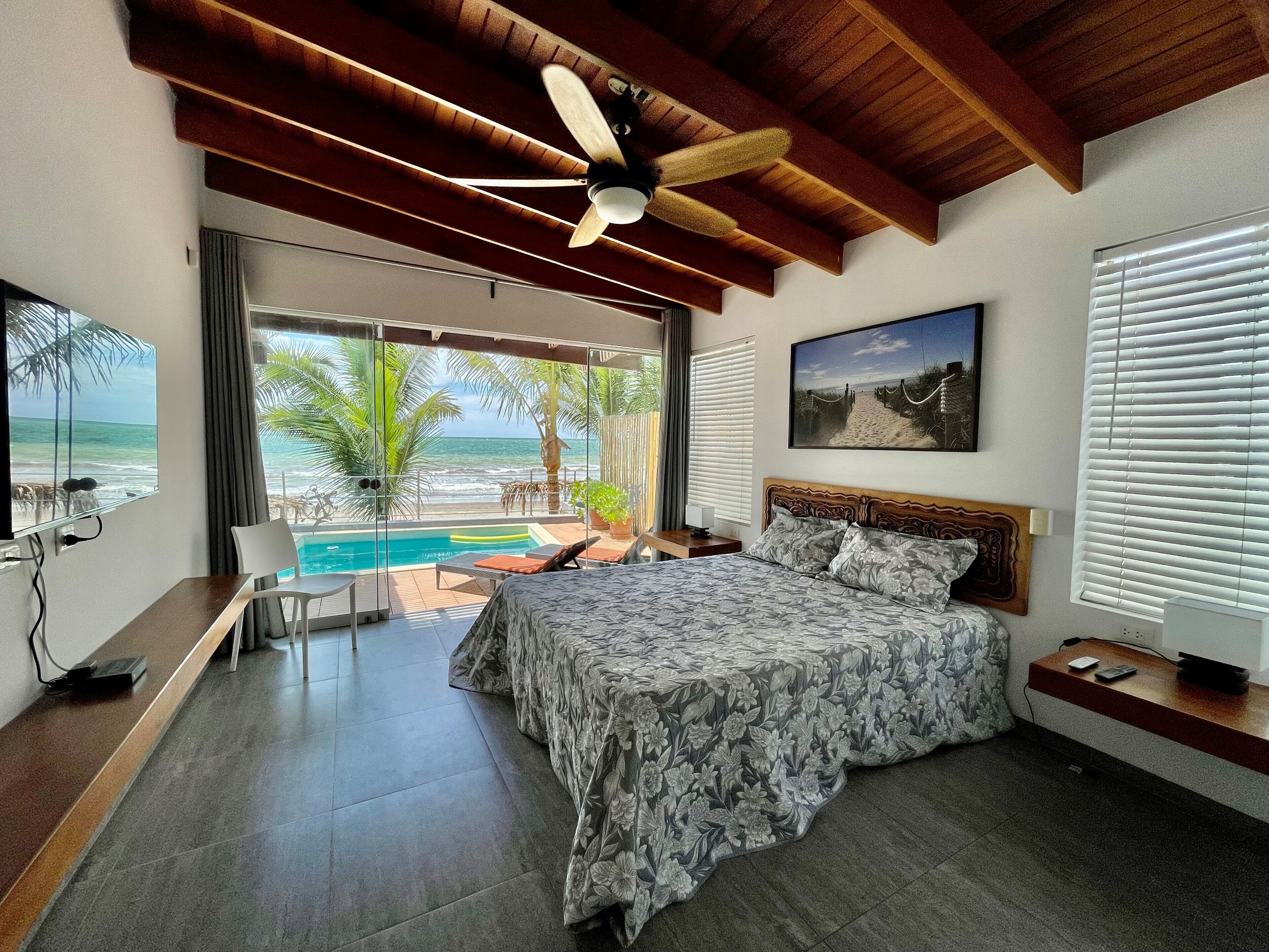 4 室のベッドルーム、セーフティボックス (室内)、アイロン / アイロン台、旅行用ベビーベッド