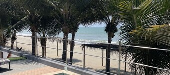 Casa El Almirante – Beachfront Villa with Pool & Staff in Zorritos