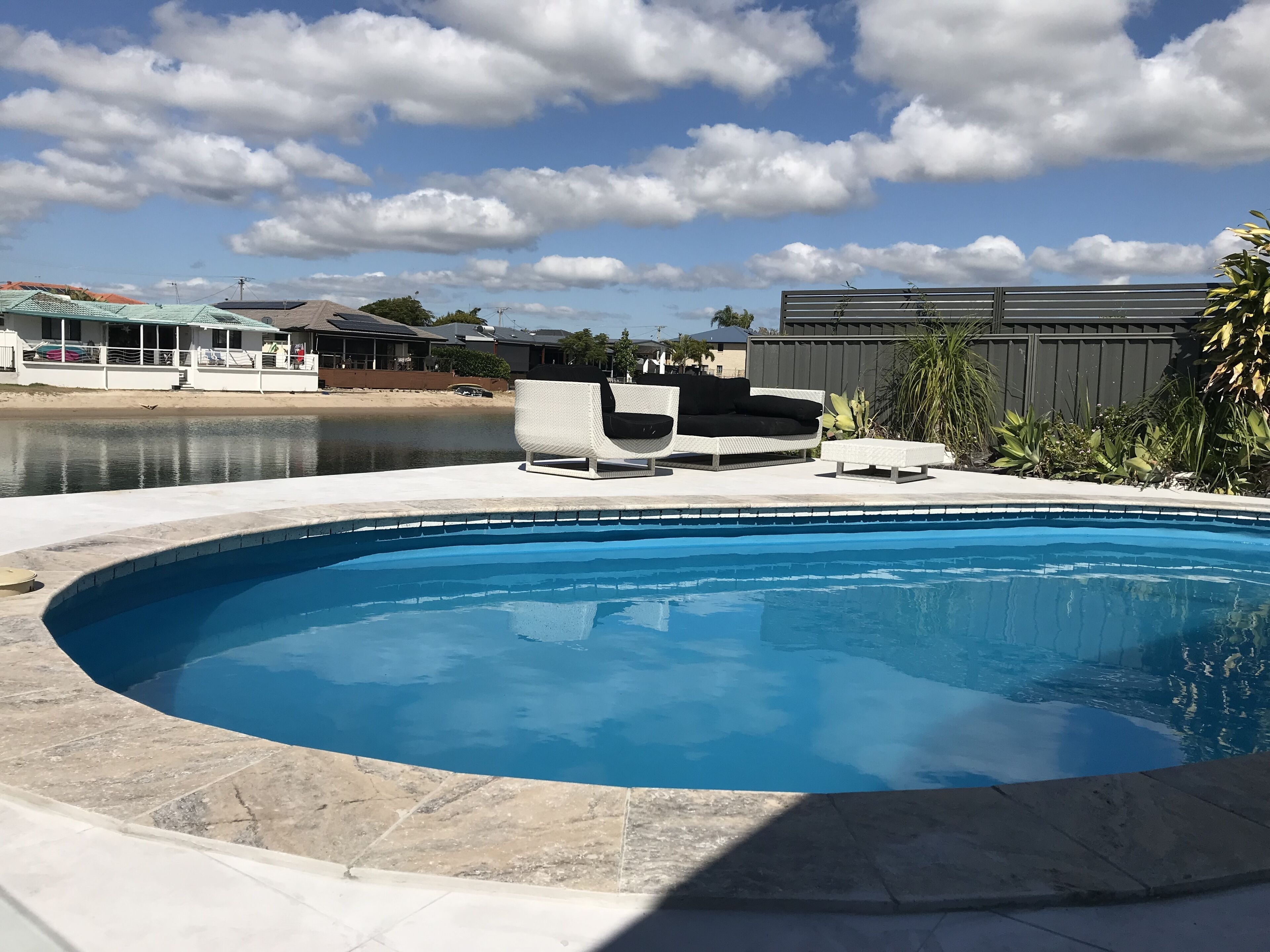 Home on the Canal and 2 Blocks from the  Beach, 3 minutes drive to Cafes, resto