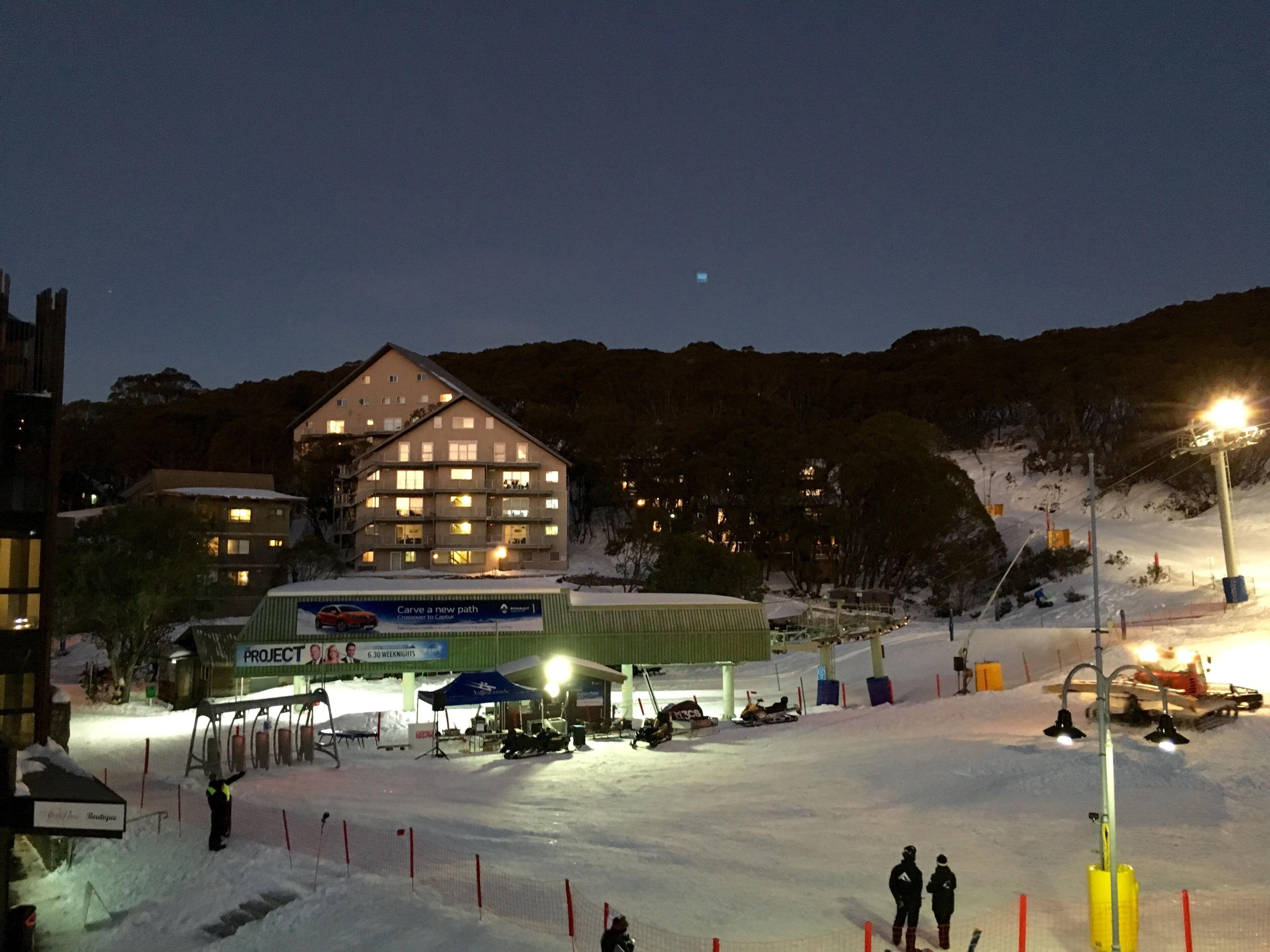 Les Chalets 3 - Premier Location — image 10