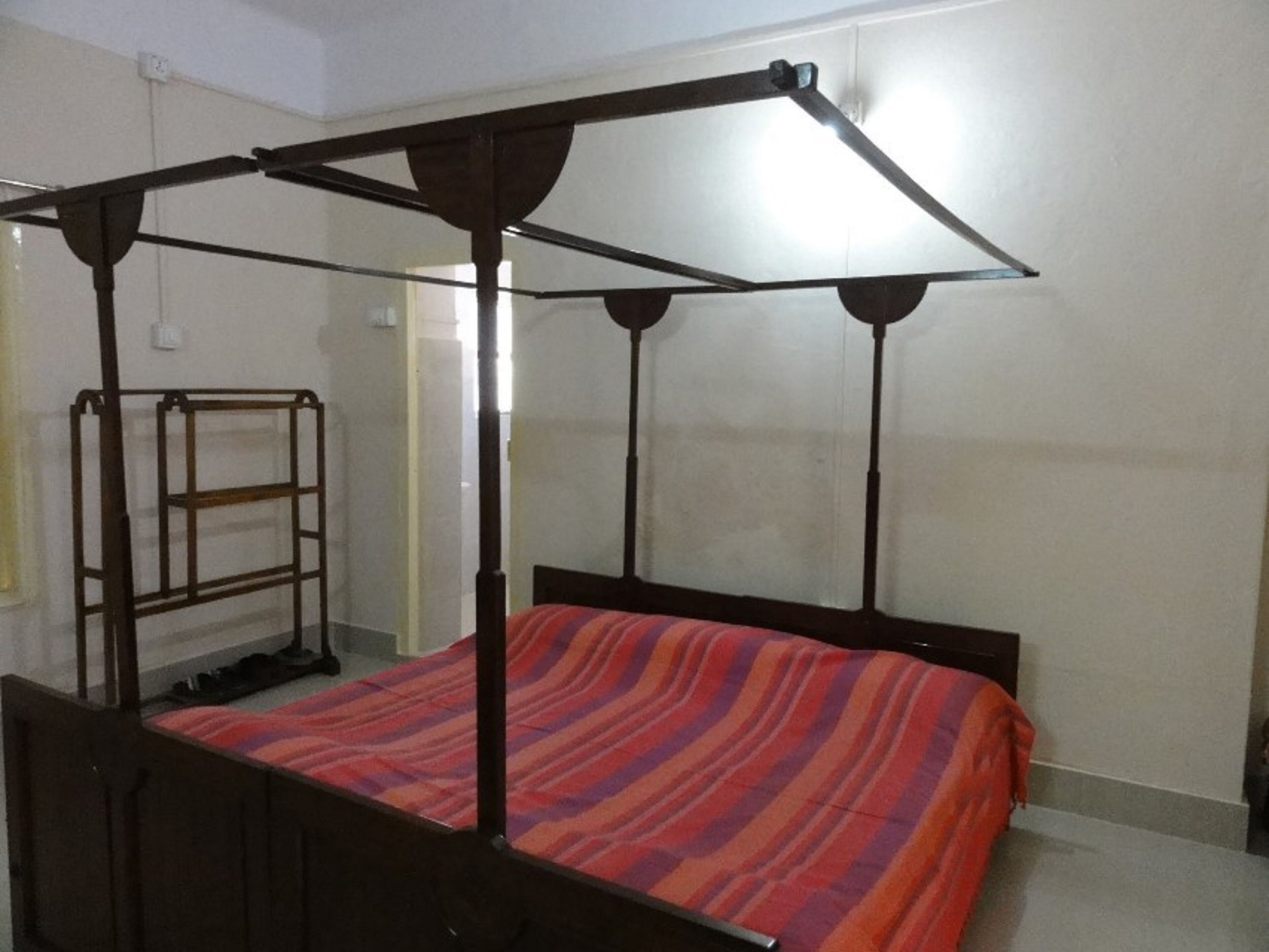 Charming 4 Bedroom House -Close to Gagennath Temple and .5 K from Puri Beac