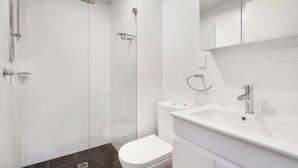 Shower, free toiletries, hair dryer