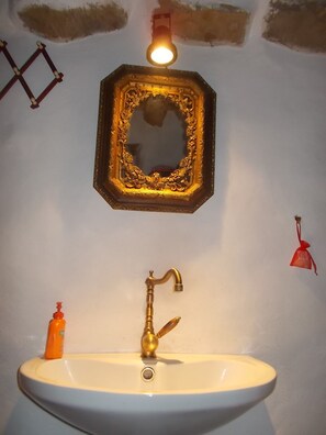 Ducha, secador de pelo y toallas