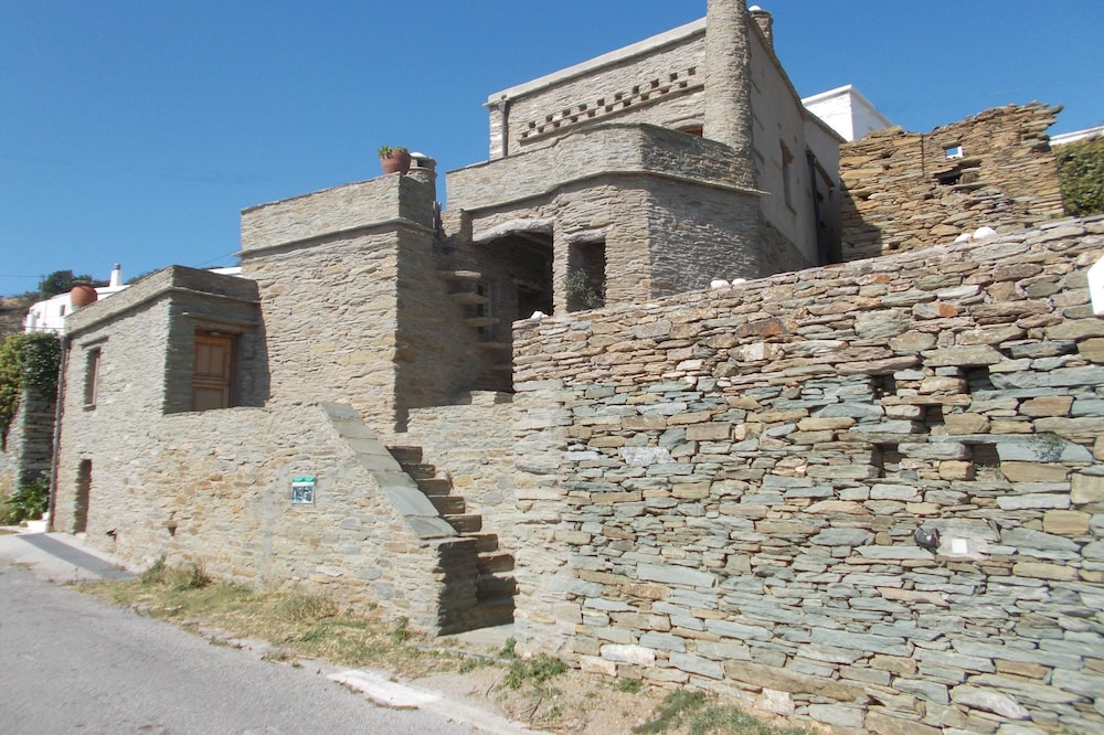 Cyclades Olive Museum's Guest House with free 1 h tour to the Olive Museum.