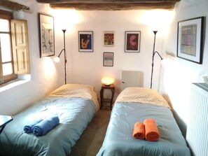 1 dormitorio, escritorio, wifi y ropa de cama