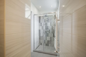 Shower, hair dryer, towels, shampoo - Enjoy your private terrace near City Park! (Budapest)
