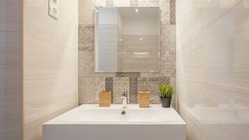 Shower, hair dryer, towels, shampoo