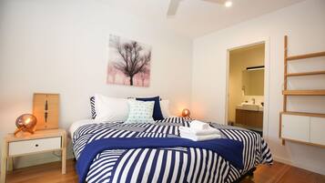 2 bedrooms, desk, iron/ironing board, bed sheets