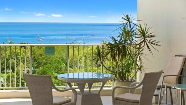 Outdoor dining - 3 Bedroom Penthouse (Whitsunday)
