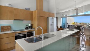 Full-sized fridge, microwave, oven, stovetop - 3 Bedroom Penthouse (Whitsunday)