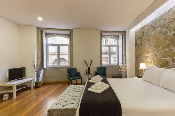 Iron/ironing board, WiFi, bed sheets - Studio Apartment - Historical area (Porto)