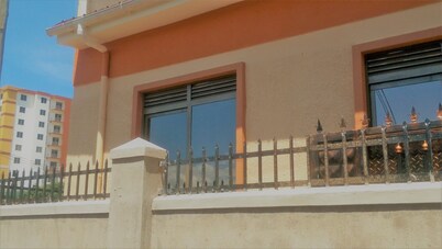 MARIBEL HOMES-Retiro espacioso, soleado / fresco en casa lejos del hogar en Kampala