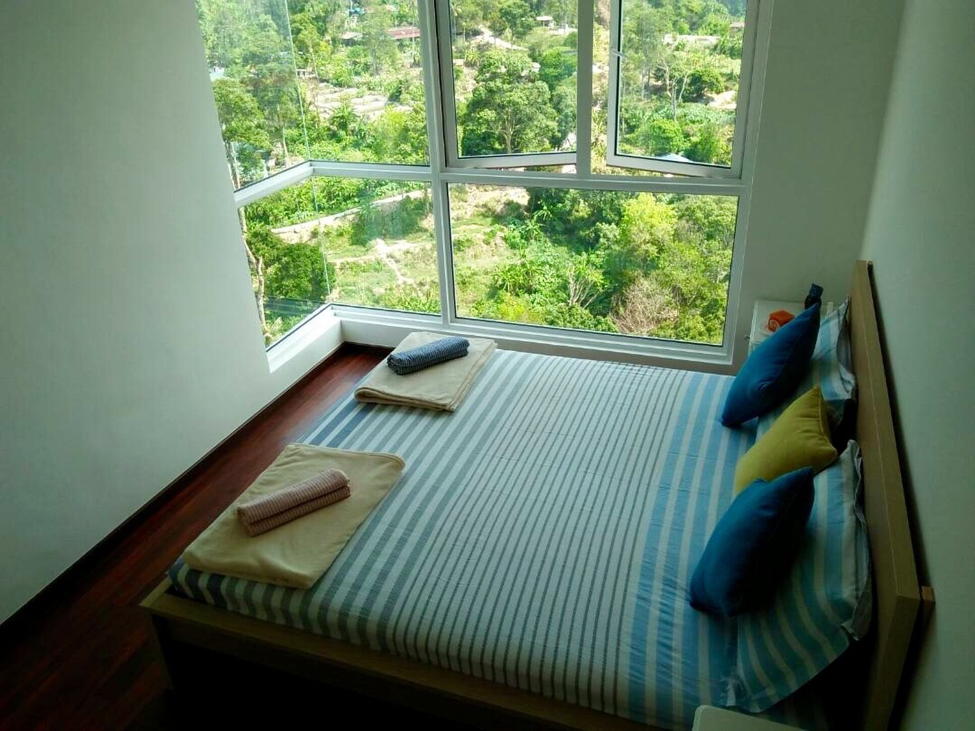 TROPICAL ESCAPE HOME