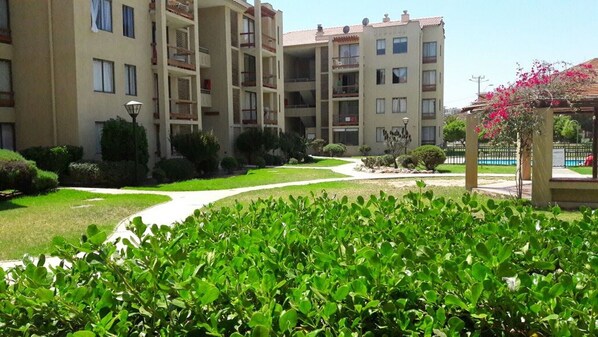 المنطقة المحيطة بالمنشأة