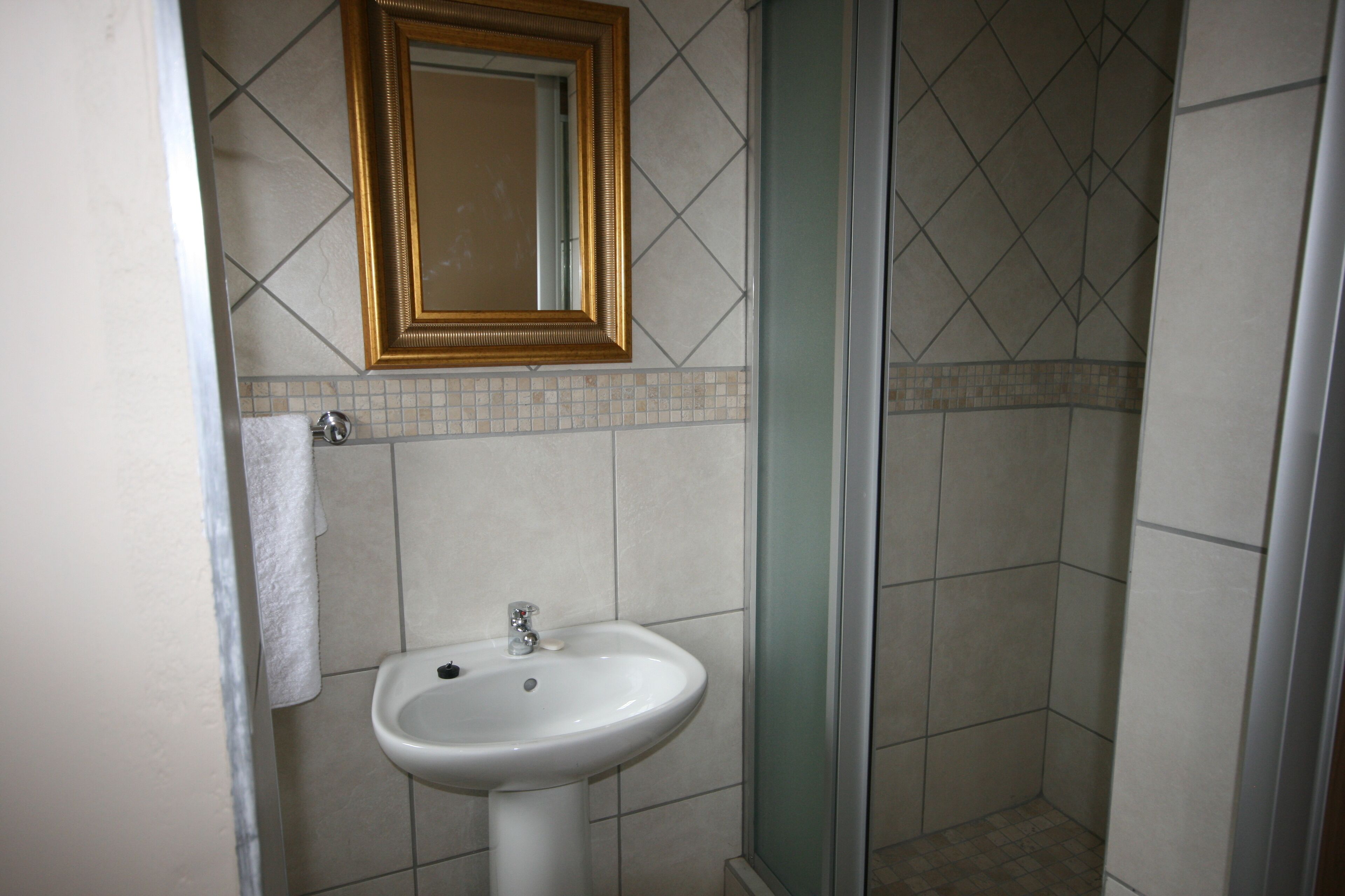 1 bedroom self-catering accommodation in Fourways, Johannesburg (sleep 2)