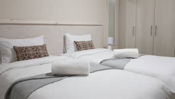 4 bedrooms, iron/ironing board, WiFi, bed sheets