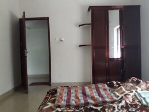 1 bedroom, iron/ironing board, internet, bed sheets