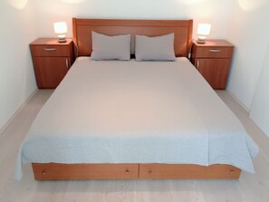 1 غرفة نوم ومكواة/لوح كي وواي فاي وملاءات أسرّة