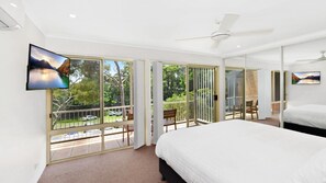 3 bedrooms, iron/ironing board, Internet, bed sheets - Greenpark 12 - So Very Close to the Beach (Avoca Beach)