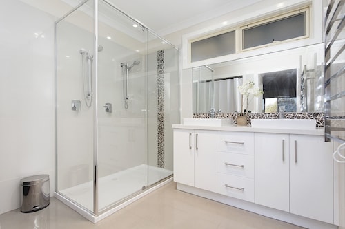 Self Contained cottage, farm animals, family friendly, close to puffing billy