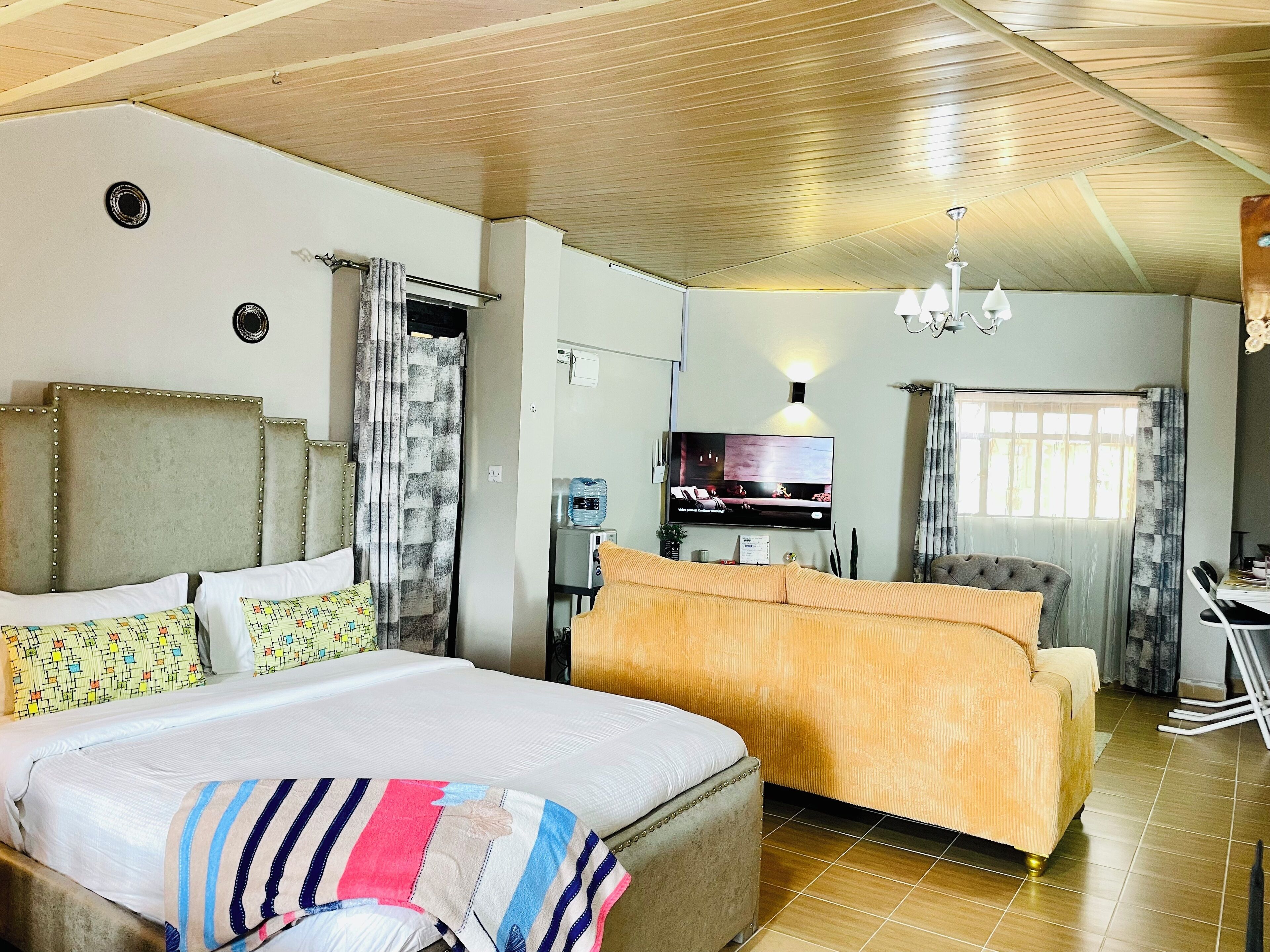 1 غرفة نوم ومكواة/لوح كي وواي فاي مجانًا وملاءات أسرّة