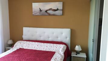 1 slaapkamer, een strijkplank/strijkijzer, rolstoeltoegang