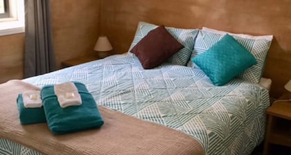 Frogsong Strawbale Cottage AQUA