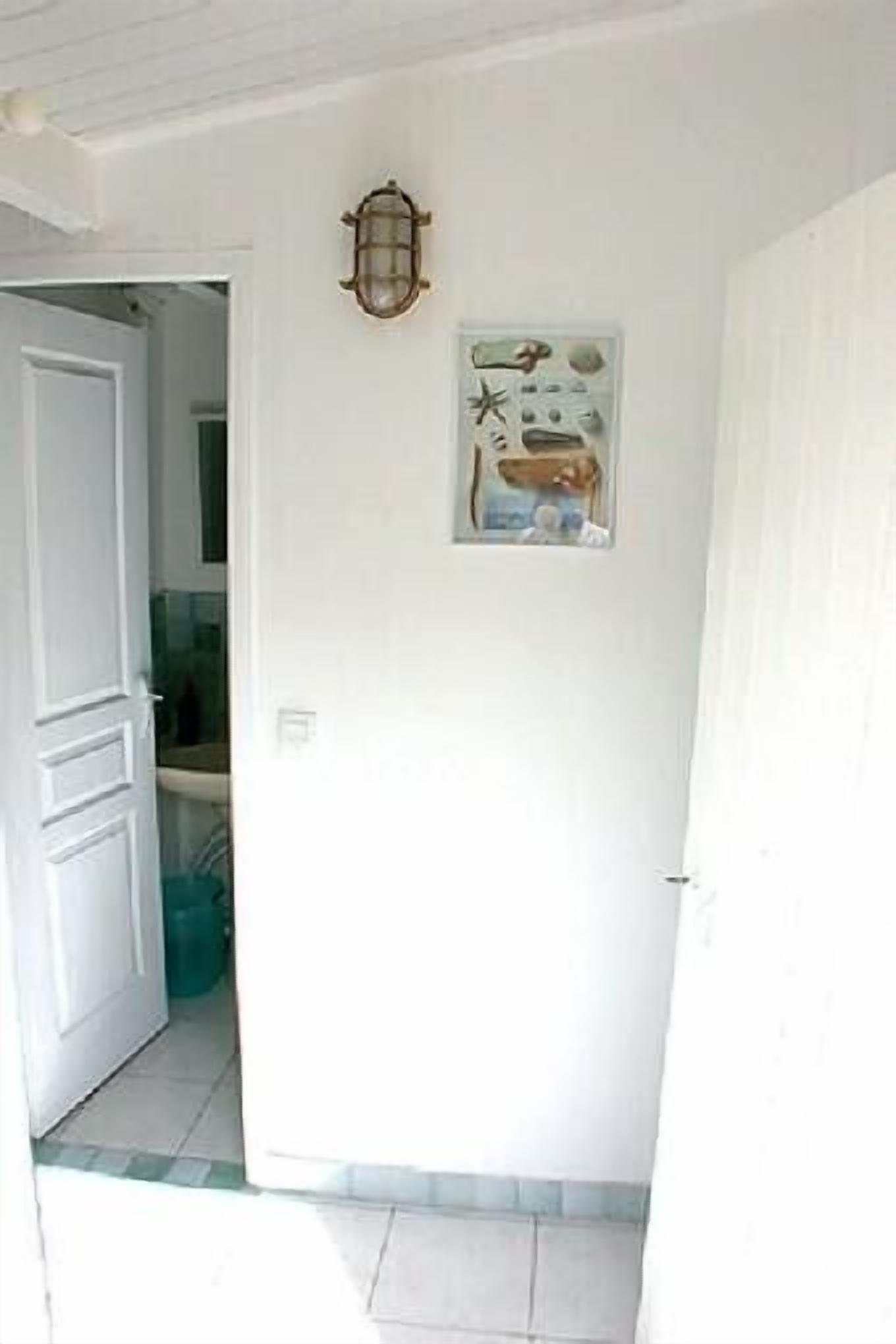 Small, quiet country house with pool, close to the golf