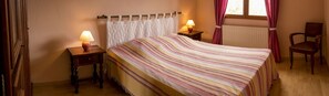 3 Schlafzimmer, schallisolierte Zimmer, Bügeleisen/Bügelbrett